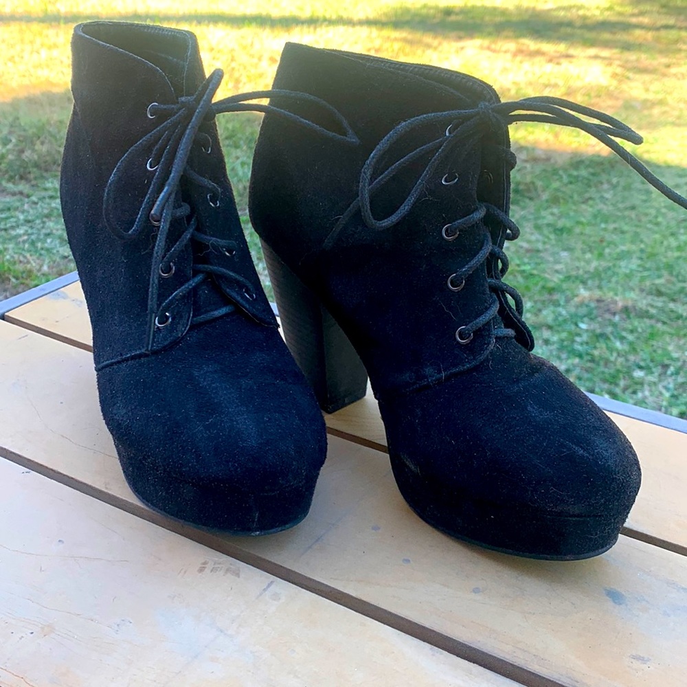 Faux suede lace-up black booties